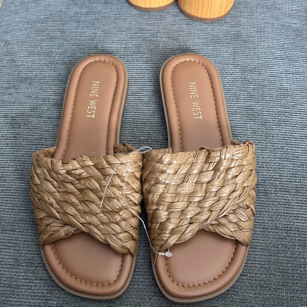 NINE WEST Women's Havah Flat Sandal size 6.5 NWT - Picture 8 of 10